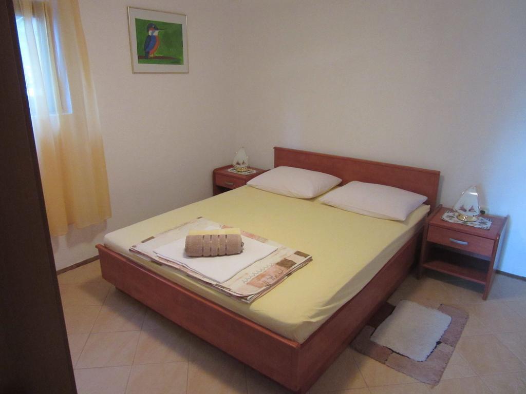 Snjezana-1 By Interhome *